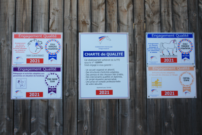 Différents labels de la fédération française d'équitation obtenus par marie noëlle gachet